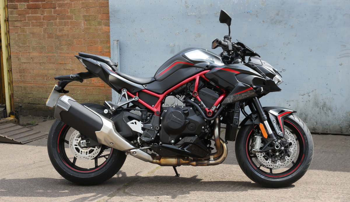 Head to head: Ducati Streetfighter V4 S vs Kawasaki Z H2 | Visordown